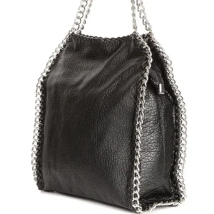 Tiamo scorett väska 🤍 - Säljer återigen min väska pga oseriösa köpare. Ord pris : 599kr. 