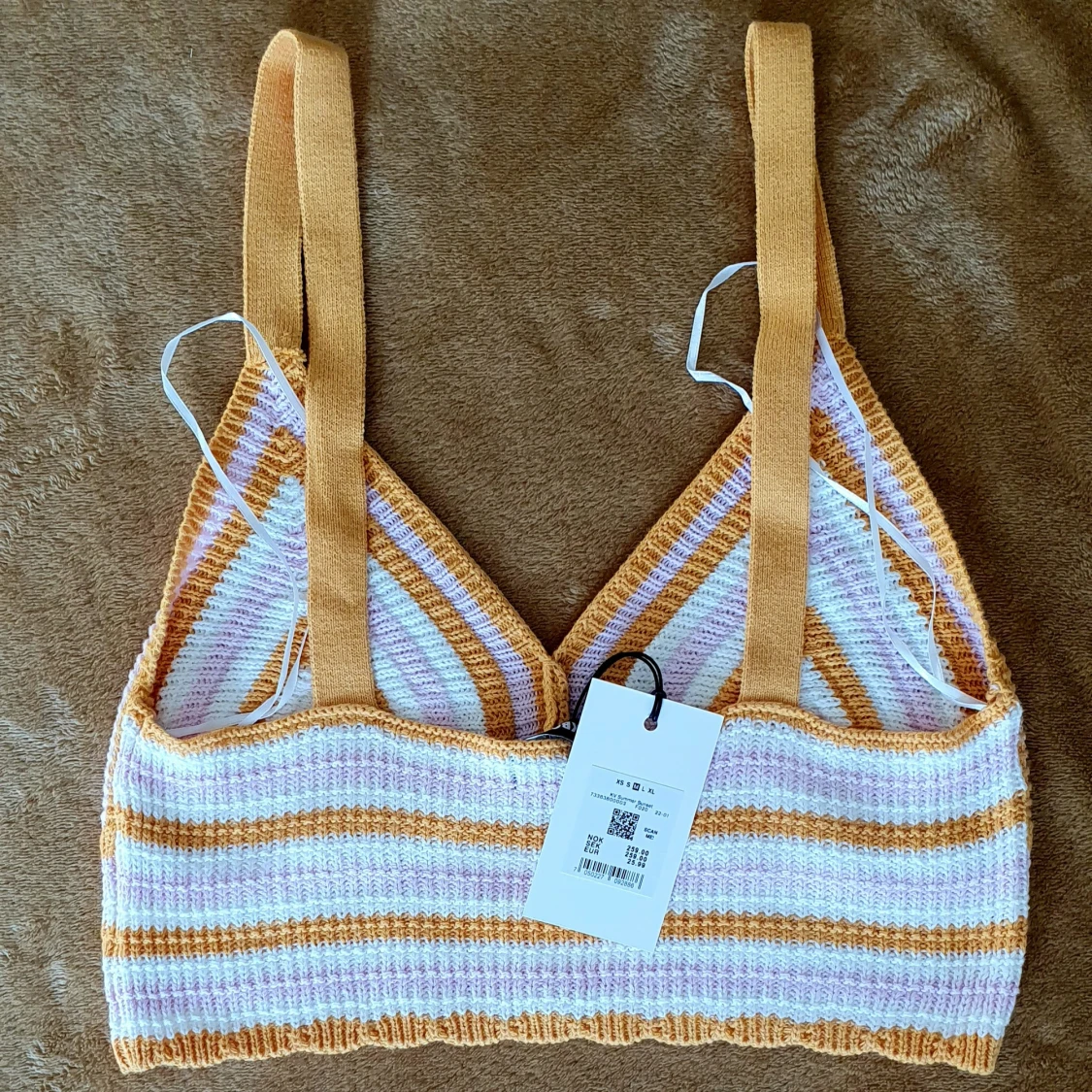 En fin crop top från bikbok för 100kr - 90