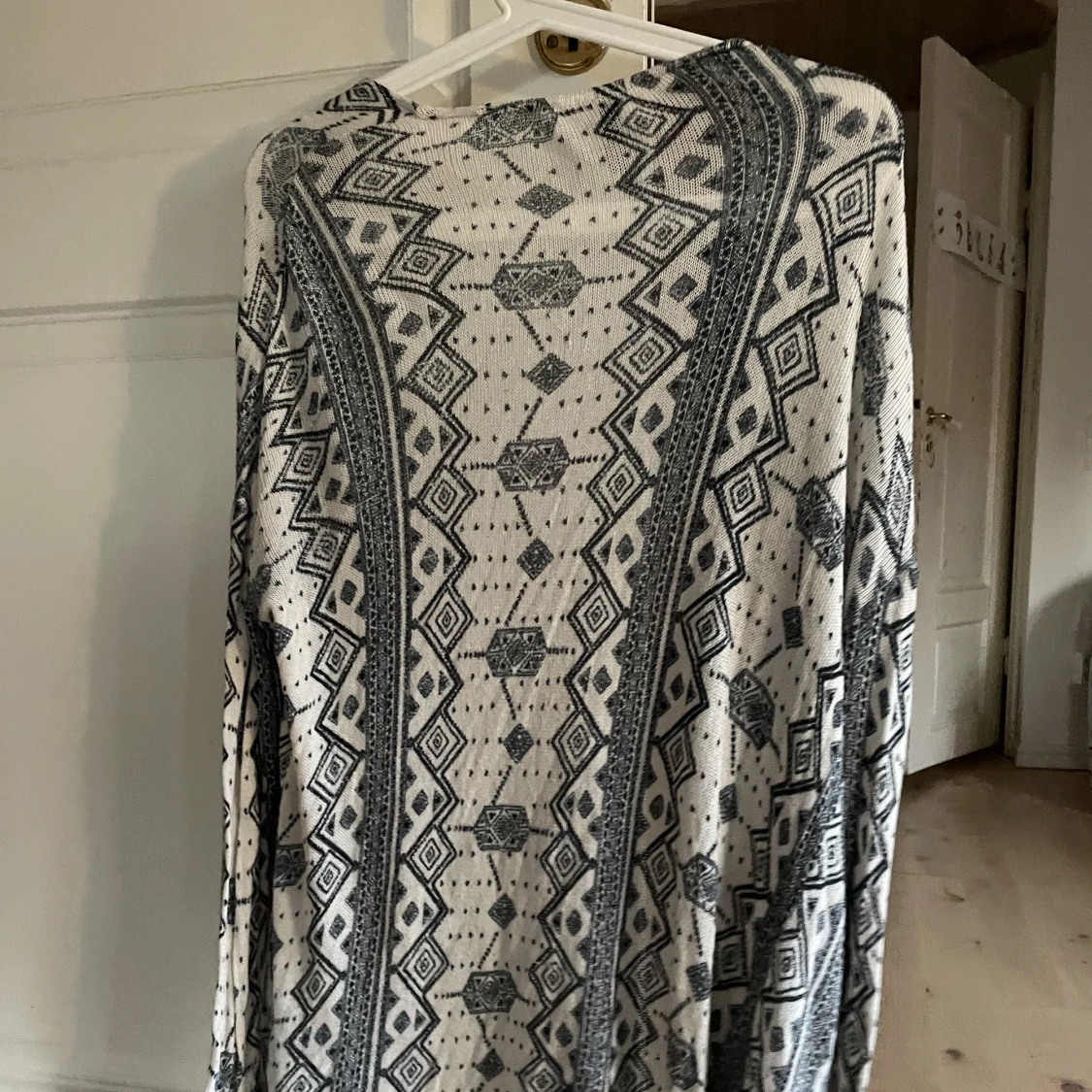 Mönstrad kofta  - 90