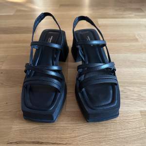 Slutsålda populära Vagabond Eyra sandaler.  Skick: använda ett fåtal gånger. Färg: Svart  Storlek: 40 Köparen står för frakt  xx 