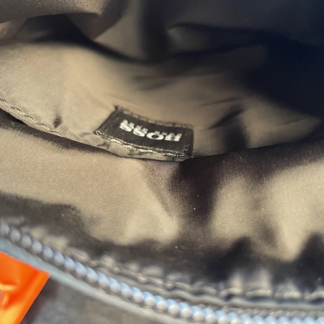 Hugo boss väska (ÄKTA) - 91