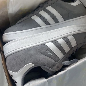 Adidas campus‼️  - Adidas  campus skor storlek 39 andvänd en gång. Köpa för 1100kr köparen sår för frakten!‼️