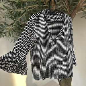 Zara blus - Fint skick!  Liten i storlek.