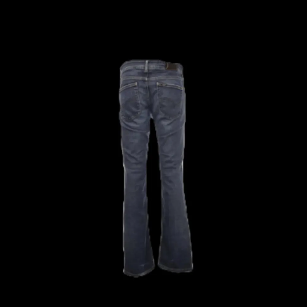 Jätte fina lowwaisted Lee jeans som tyvärr inte passar mig ❤️ Midjemått ca 80. Jeans & Byxor.