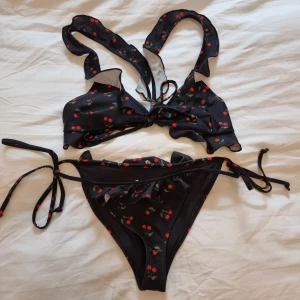 For love & lemons bikini - Använd 1 gång, i fint skick!