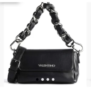 Valentino bags väska - Valentino bags axelremsväska som inte kommer till användning💓💓 skriv för mer bilder!!