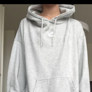 Hoodie från puma  - Grå hoodie från puma 