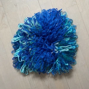 Mössa - Mössa, fluffig. Lite svårt att visa men den är väldigt fluffig