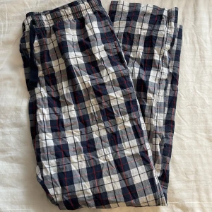 Pyjamasbyxor  - Pyjamasbyxor i storlek M, använda men fortfarande i mycket gott skick 