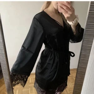 Robe  - Superskön rock strl M men liten i strl, känns som S. 