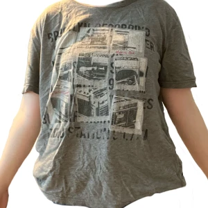 Grå T-shirt  - cool grå T-shirt 