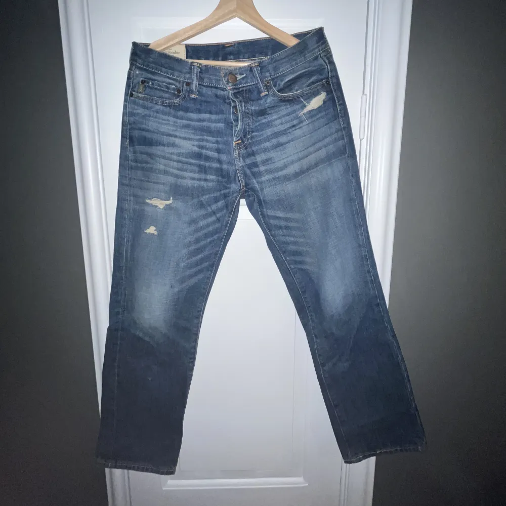 Abercrombie & Fitch Straight Leg Jeans // Skick: 9/10 // Köpte men använda aldrig men ser lite använda ut, men inget stort // Skriv vid frågor. Jeans & Byxor.