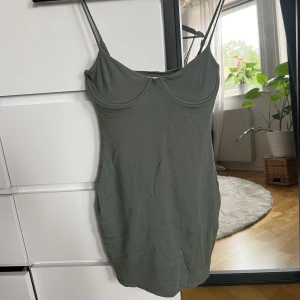 Oh polly - Säljer min fina oh polly klänning i grön för den är för liten för mig  💕 passar storlek 32/34