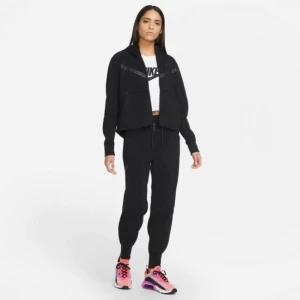 Nike tech fleece dress  - Hej!  Säljer min Nike tech fleece dress som har används sparsamt. Köpt för ca 2200kr tillsammans och är i storlek xs. Pris går att diskuteras vid snabb affär! (Inga byten)💕