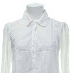 Sötaste boho blusen/skjortan  - Super söt skjorta med puffärm från indiska i stl M. Anv men fint skick. Passar både till maxikjol, jeans och skinnstövlar el på sommaren till shorts.