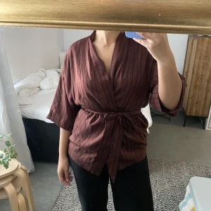 Tröja - Jätteskön tröja med knytning i fint skick❤️