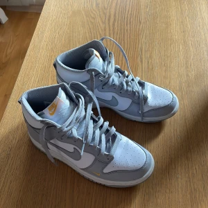 Sko Nike Dunk - Skitsnygga gråa dunks! Endast använda 2 gånger. Storlek 39. 