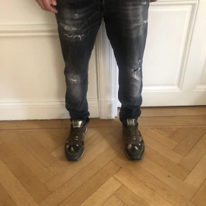 Jack & Jones jeans  - Säljer dessa Jack and Jones jeans. Nypris 899 kr, hör gärna av er vid eventuella frågor!👑