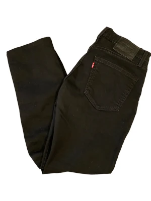 Levis jeans 511 - Säljer ett par super fräscha jeans från Levis. De är W30 L30 och är i ett toppen skick. Hör av er vid frågor eller funderingar.