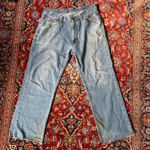 Baggy jeans från lee, w36 L34 men jag har klippt av dom lite så att dom inte ska vara så långa :)