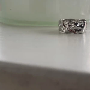 Aeris - Aeris. Våran första silverfärgade ring. Skriv till oss vid önskat köp😊Justerbar
