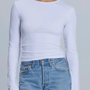 A dsgn tröja - Säljer denna helt oanvända adsgn tröja då jag beställde fel storlek❤️ Köpte för 500 kronor