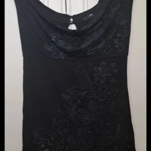 Fest topp - En super super fin fest topp från Jane Norman i storlek S. 75 + frakt 50 men pris kan diskutera