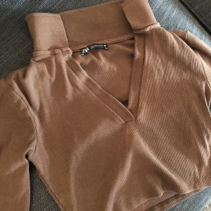 Brun Zara topp🟤🤎⚜️ - Aldrig använd,  Skriv om intresserad 🤍