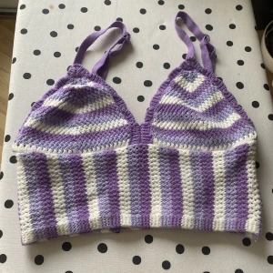 Stickad topp - Hm topp i XS/S, passar mig som är S/M; köptes inför resa, men användes aldrig pga dåligt väder.