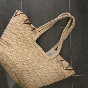 Väska  - Flätad stor väska 