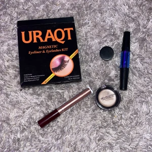 Smink!! - Jag säljer ert sminkpacket som innerhåller en blå fiber extensios mascara (the bodyshop) liquid highlighter (revolution) ögonglitter helt nyt (Gosh) läppbalsam endast nuddat(revolution) Och tillsist 3pack magnetiska lös ögonfransar (Uraqt) aldirg andvänd.