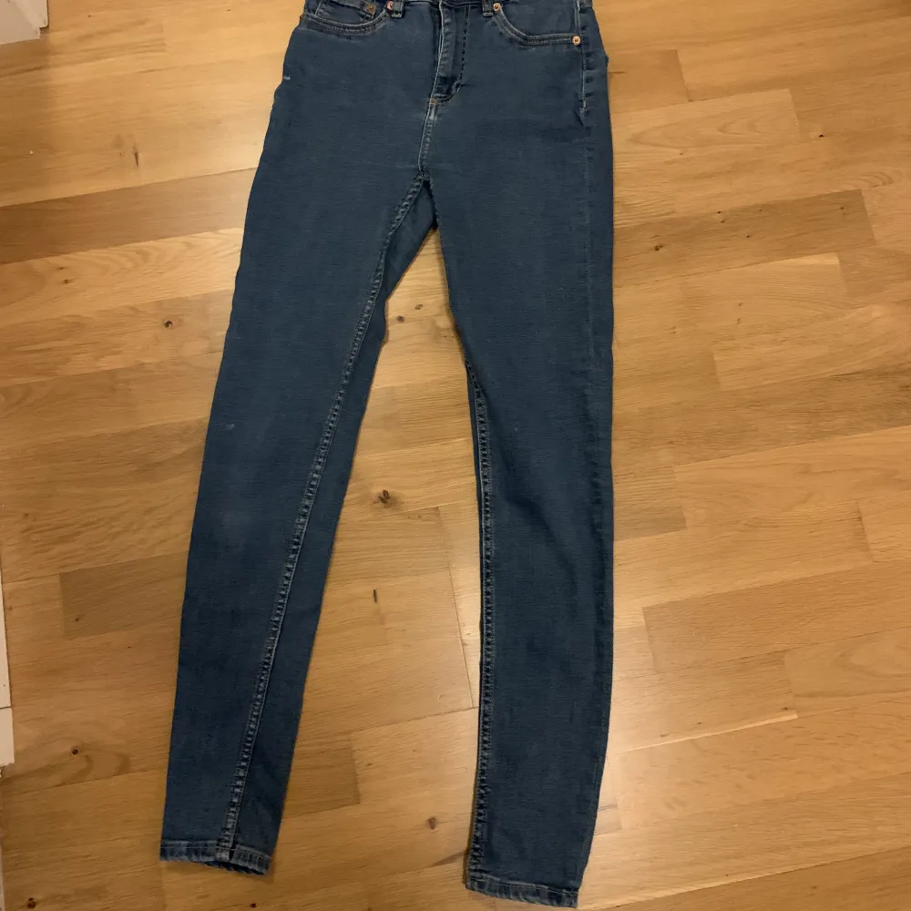 Säljer pga för liten. Skinny jeans modell Snake från lager 157. Jeans & Byxor.