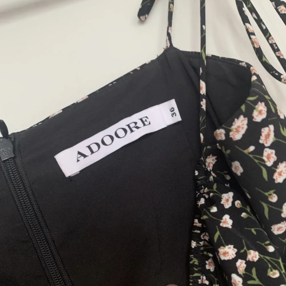 Adoore antibes klänning i storlek 36, säljer pga för liten. Klänningar.