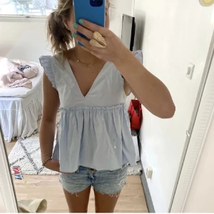 Zara topp - Jättefin topp/blus från zara 💕Lånad bild, skriv för egna!
