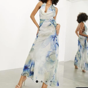 Asos design klänning - Aldrig använd lappar kvar. Nypris 1695kr