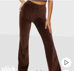  Mjukisset  - Säljer detta bruna velvet set från Nelly🤎 Säljs pga de aldrig kommer till användning. Är använd endast 1-2 gånger och är i strl XS🤎 kan skicka fler bilder vid önskemål.