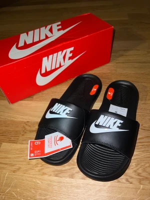 Nike tofflor - Helt nya Nike tofflor 