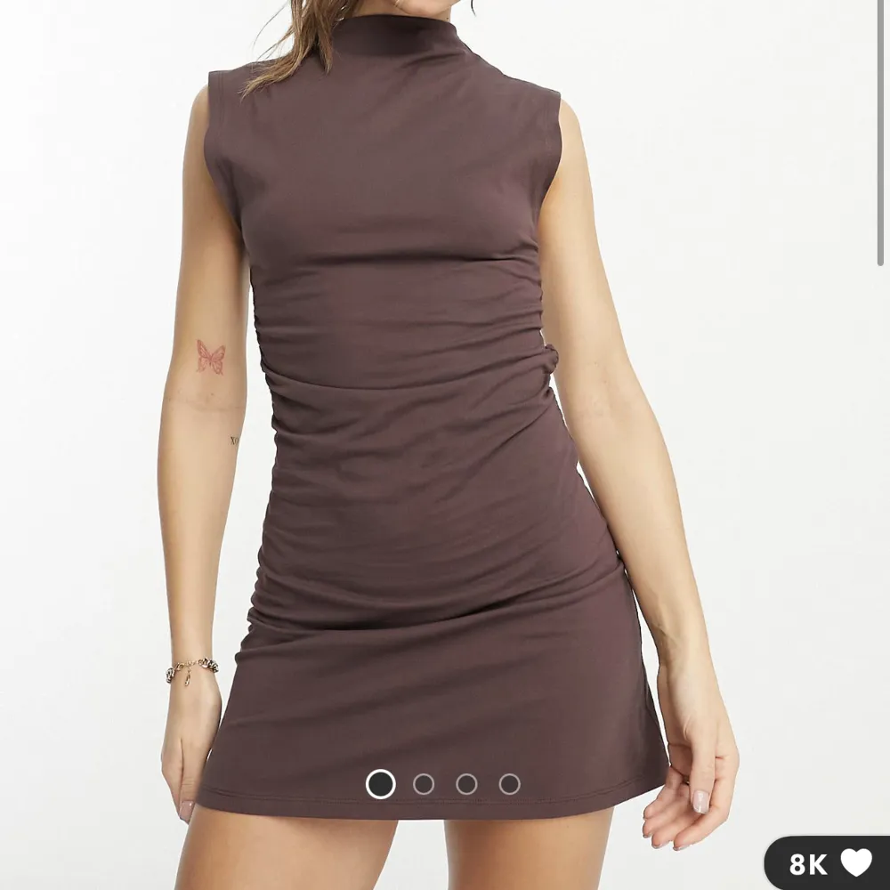 Säljer dessa klänningar från ASOS då jag glömde att retunera dom. Den beiga klänningen finns i 36 & 38 (aldrig använd). Den bruna finns i 38 (använd en gång). Priset är för en klänning och köparen står för frakten!🥰. Klänningar.