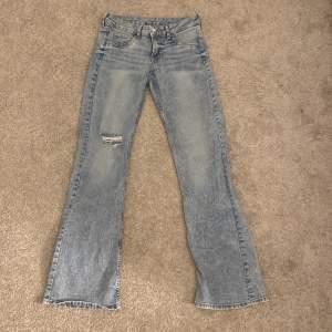 Snygga jeans från H&M. Inte så mycket använda och är i bra skick!