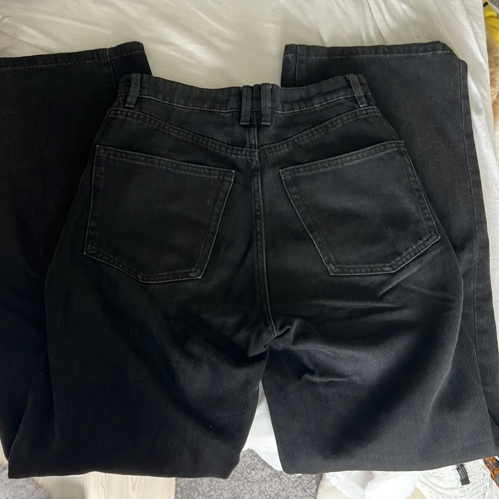 Svarta jeans från Lindex. Mått finns i sista bilden. . Jeans & Byxor.