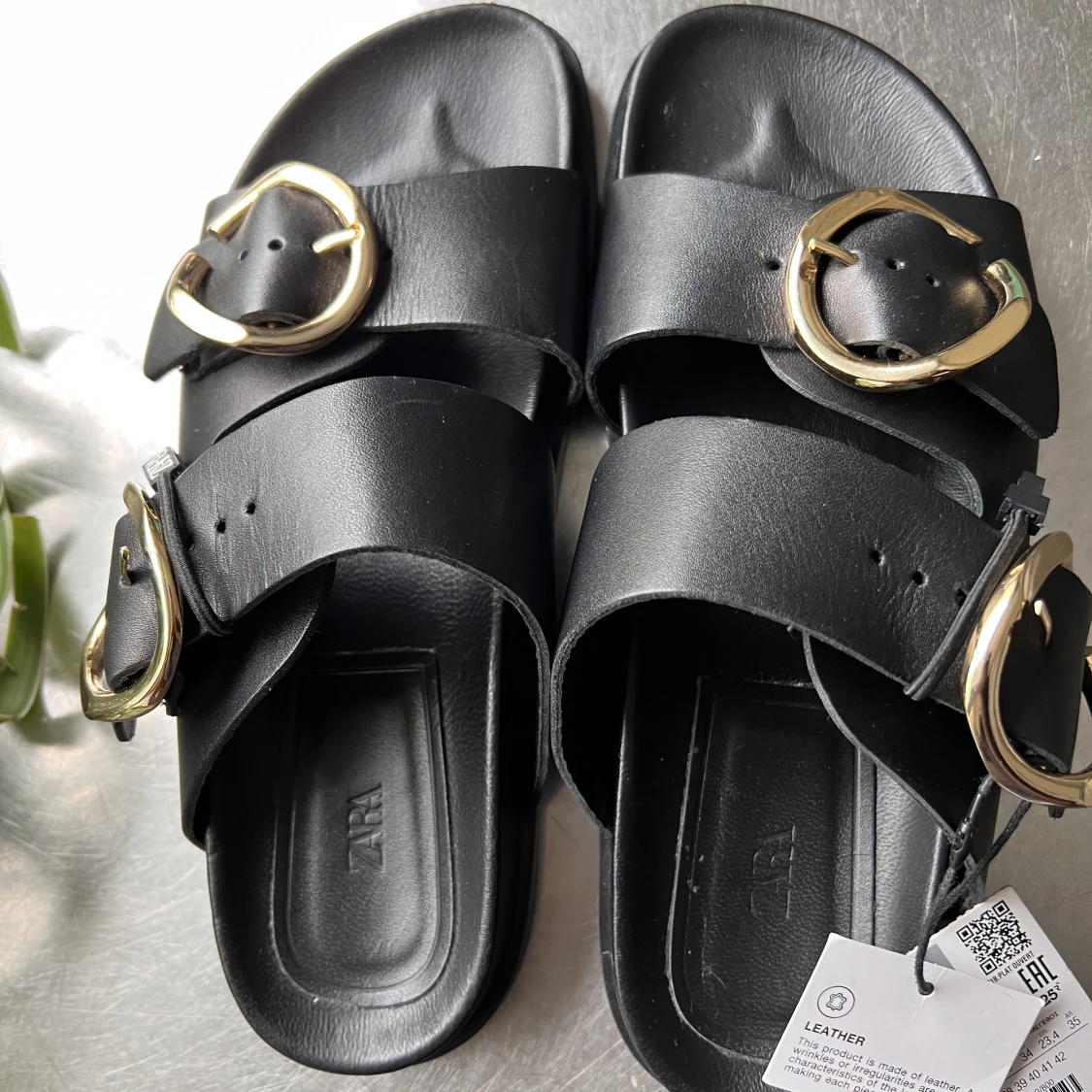 Nya skinntofflor från zara strl. 36 - 90