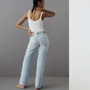 Low waist jeans - Säljer mina low waist jeans från Gina! Lånade bilder från hemsidan men ser exakt lika dana ut! Storlek 36.