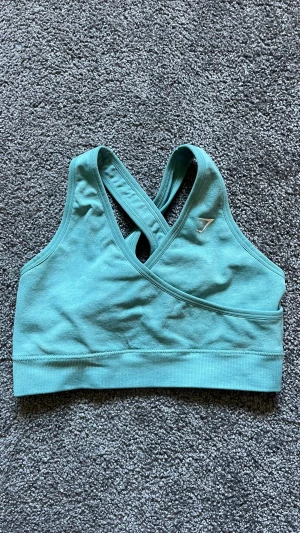 Gymshark sport-bh  - Säljer min Gymshark Adapt Camo Seamless sport-bh pga använder inte längre. Bra skick!🥰