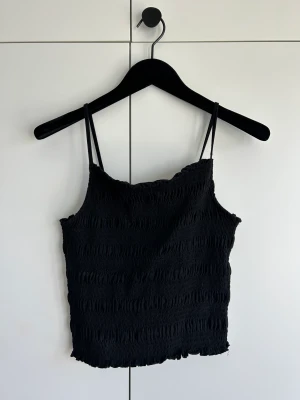 Black croptop - Black cropped top/linne