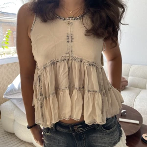 Topp - Säljer denna så fina topp