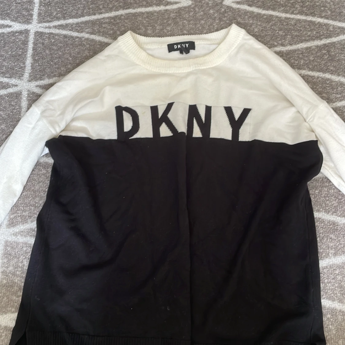 DKNY tröja