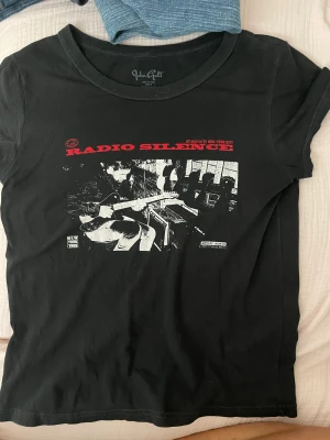 Brandy t-shirt - Svart kortare brandy t-shirt