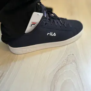 Säljer mina fila skor pågrund av att de är för små aldrig använda alltså som nya 👟