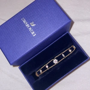 Swarovski armband - Knappt använt, i rose guld