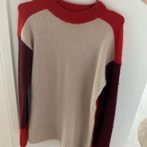 Stickad tröja - Strl XS men stor i storleken Knappt använd Wool mix Köpare betalar frakt